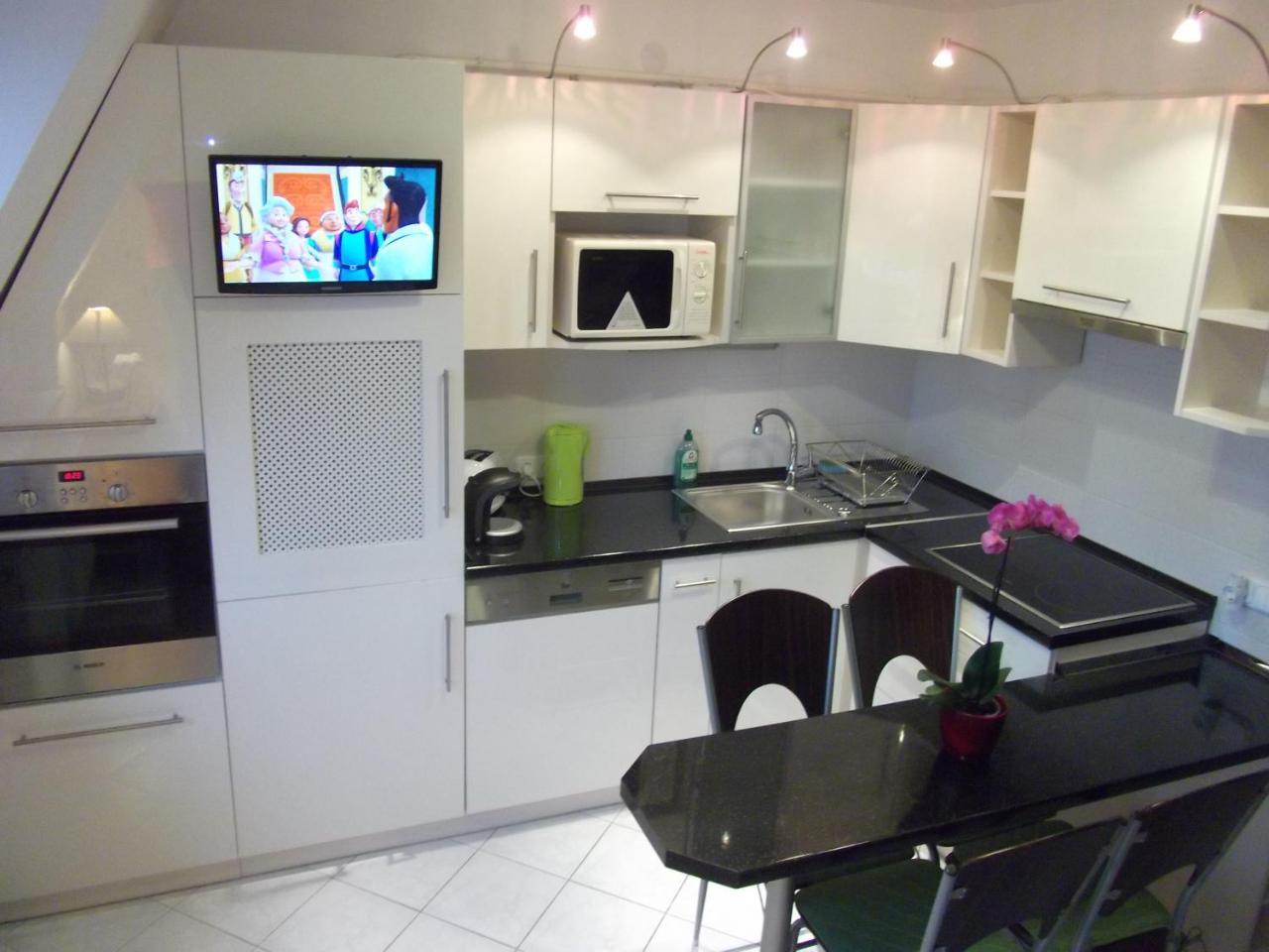 Rozsa Apartman Apartment Heviz Exterior photo